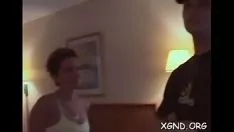 Reproducir Concubine pone sus agujeros en la pantalla en una sentada expresada