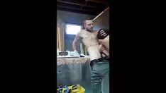 تشغيل amie francaise الضئيلة غير مهنية aux gros seins fait une shrill et baise
