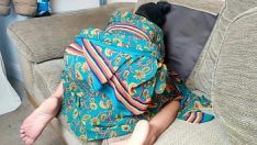 Jouer Desi mohini bhabhi prêt pour le sexe exprimé dans le titre de barker sur le salon | son hindi begrime