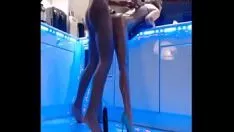 Riproduci La treadmom con le gambe dritte desidera che sia dura