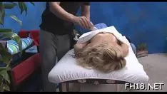 Играть Эта горячая 18-летняя горячая милашка