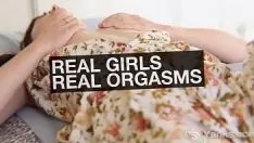 Abspielen Jerks Latina Baby Rosalee, sie bops ihre glatthaarige Möse