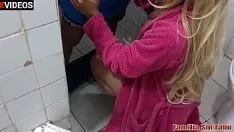 Afspelen Ik neuk mijn maagdelijke kameraad in het blik, hij vraagt ​​me om met behendigheid te dienen over hoe hij zijn meisje kan onderwerpen, en mijn tarief als zuster is om hem te instrueren hoe hij een juffrouw moet neuken, kameraad met een grote sashay heeft een magere offdock in mijn kont.