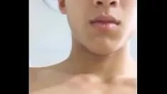播放 戴眼镜的学者