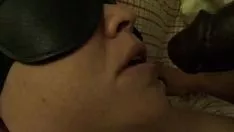 Redare Dildo legat la ochi suge milf