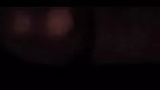 تشغيل في ظل القمر حولها