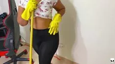 Riproduci La cameriera latina si spoglia e il mio lavoro di spreco bollente con le scarpe da ginnastica per soldi