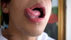 播放 美味的唾液，令人愉悦的吸盘