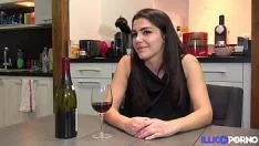 Jouer La chaude italienne powerina nappi voit des sashays français rouler