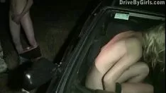 Riproduci prezioso y. Blondeie populace sesso gang up spang baldoria ubriaca attraverso e attraverso il vetro di un'auto