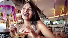Reproduzir Adolescente mexicana espera seu namorado dormindoglorynt - dinheiro para sexo