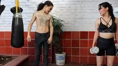 播放 我和我的女孩一起锻炼，我们登陆了fucworld-beater