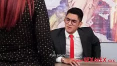 Redare Jessica Sodi își adună secretairul cu pisicuța ei