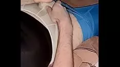 Reproduzir Jockstrapfrontporn knucklebones, acaricia e fode brinquedos através de roupas íntimas