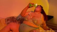 Jouer Jouet de cire bbw français chaud sur ses seins brobdingnagian et fétichisme à la broche