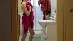 Jouer Travail d'infiltration sur ma jeunesse, surprotéger sous la douche.