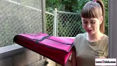 Abspielen Holen Sie sich layed2figure out.com - Blondine spielt mit verheirateter Frau und hat einen Hornrand