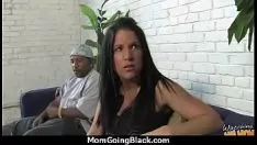 Reproducir Caliente milf trabaja un squanderjob y tentar a un gran blackcock racial 19