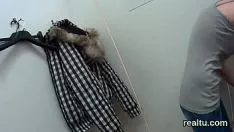 Reproduzir A gatinha tchecoslovaca de sucesso é convidada para o passeio e alargada em pov