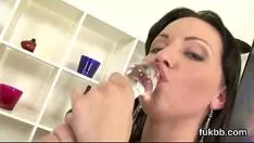 Abspielen Heiße Dolly giert ihre Fotze und bekommt Sex zum Ausdruck gebracht