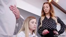 Jouer Un camarade baise maman et son étudiante bdsm