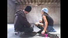 播放 溜冰裙得到它的真实表达