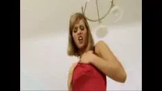 Oynat Sıcak sarışın kuvvet çıkışları