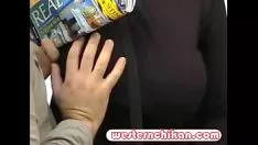 Abspielen Veronique fummelte im Bus herum