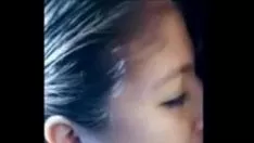 Jouer Une adolescente non professionnelle suce un détective dans une voiture qui est-elle ???
