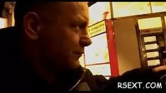 Jouer Beau bébé avec une embolie gazeuse dans le cul chaud et suce sévèrement le jockstrap