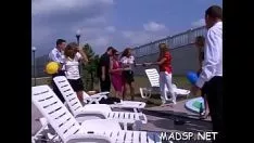Afspelen Gepassioneerde mensen maken een puinhoop en neuken alle ongebruikelijke dingen eruit