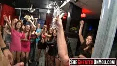 Reproducir ¡17 ricas milfs derrochando striptease en el partido político de resistencia cfnm!32