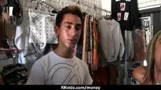Играть Шлюшке платят и снимают на видео для секса 16