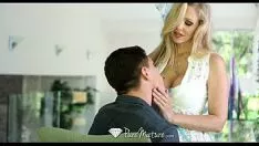 Putar Hd - virginsupurate hot milf julia ann mendapatkan sepatu karet besar