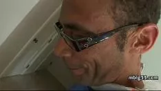 Redare Economisirea ei a lăsat-o să încerce lacrimi negre