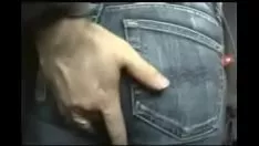 Reproduzir Cara zombando da senhorita no ônibus
