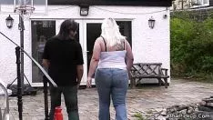 Reproducir Rubia bbw seduce al desconocido sashay