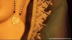 Putar Perjalanan yang tidak biasa dengan jari kaki fantastis ringan dari milf India bertanduk