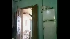 Играть Ассамский витватерсранди Луи Юджин Феликс Нилима Бхабхи смотрит на свою обнаженную статую красотки