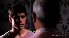 Putar Anak laki-laki yang mengalahkan ibu tirinya