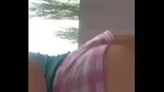 Redare Fată rusă fierbinte care își strigă fundul pe perisget în cuferele